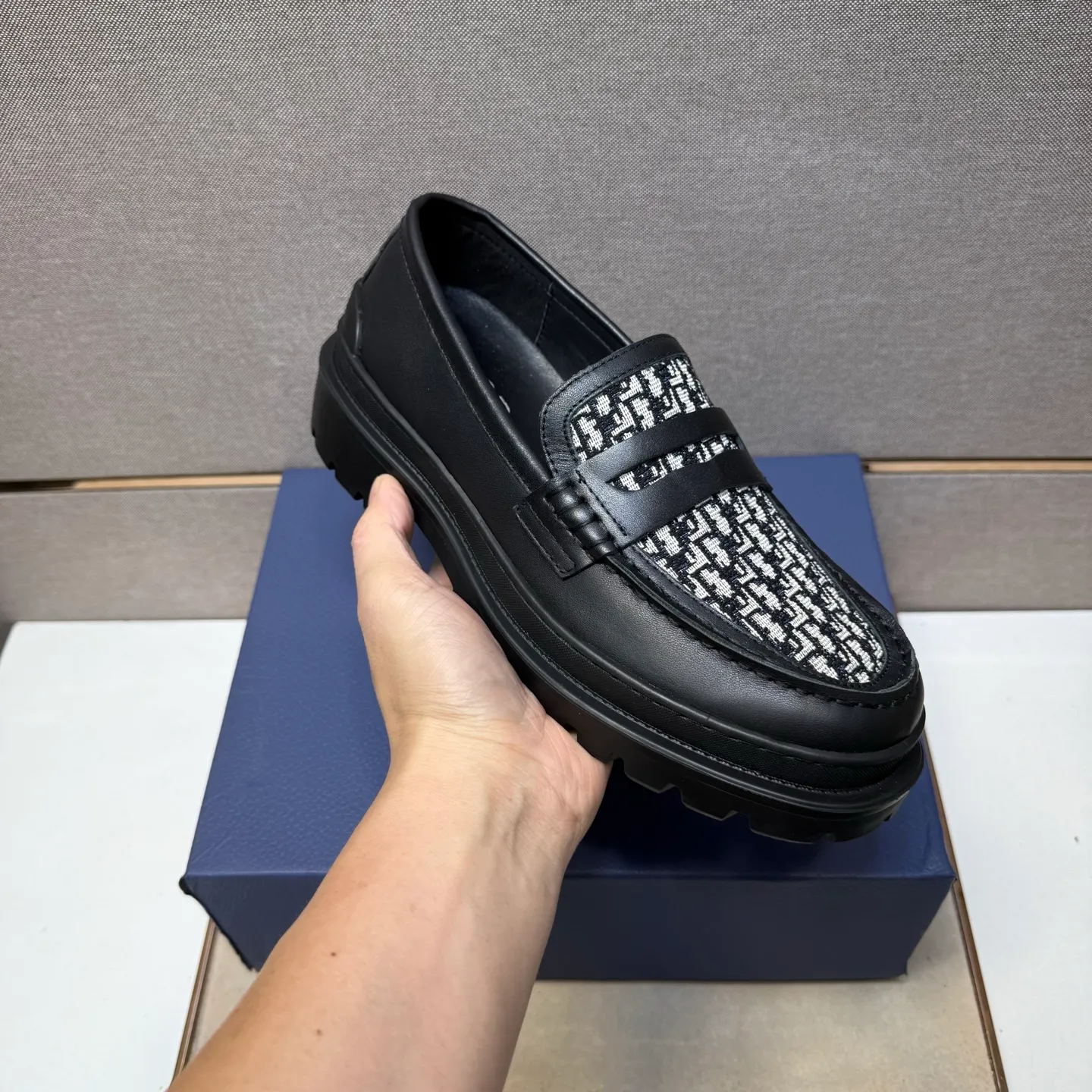 ⬛️Men's shoes 💰p442 [Dior~] Men's casual shoes 2025z cabinet sales simultaneously 🔶Size: 39-44 #️⃣ 🔷2 colors🔜The upper is made of multi-material splicing➕Genuine leather lining, comfortable and breathable, sole: original comfortable and wear-resistant outsole, ⚠️Real shot📱Photographed🎬The real thing is better📢📢📢